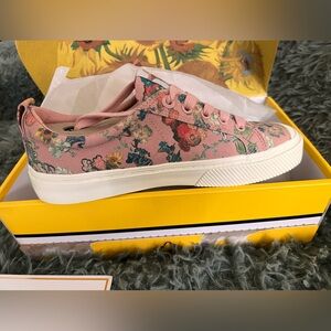 Cariuma x Van Gogh Museum Collaboration